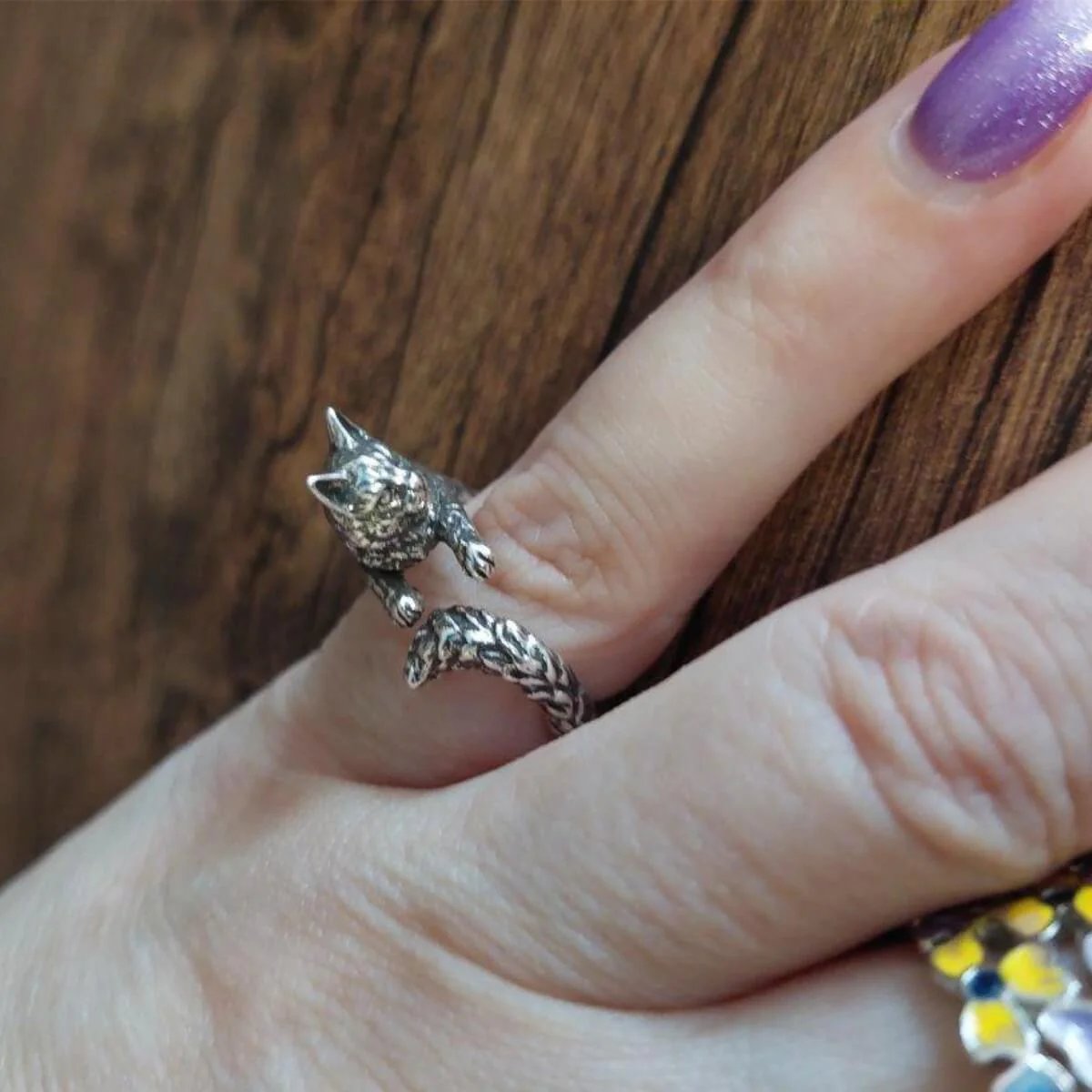 ADJUSTABLE HUGGING FELINE RING