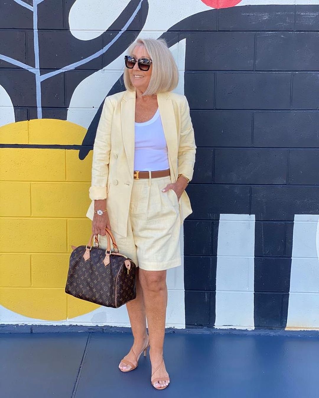 🔥Two-piece set with three-dimensional floral top, blazer and shorts.